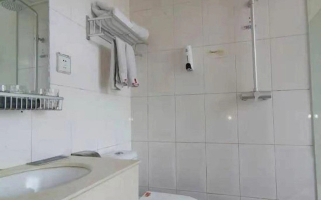 100 Inn Liangpin Hotel (Cangzhou Railway Station Nanchuan Old Street)