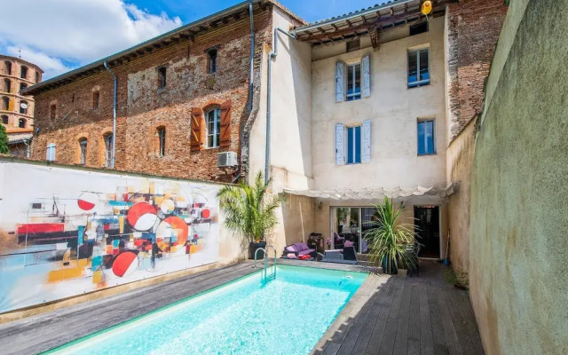 Mansion With Swimming Pool