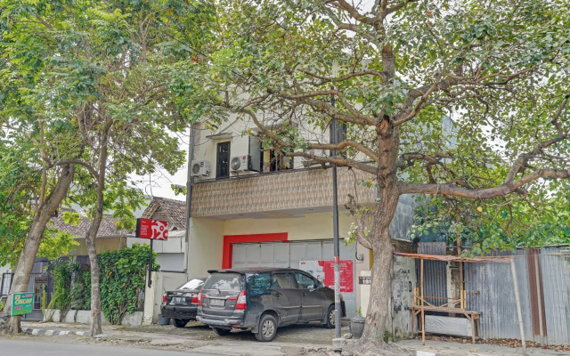 OYO 90234 Dhoho Family Guest House