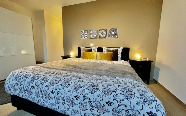 One Lux Stay near Diamond District