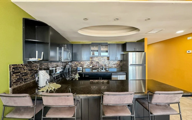 Upscale Ocean View Condo Close to it all Great