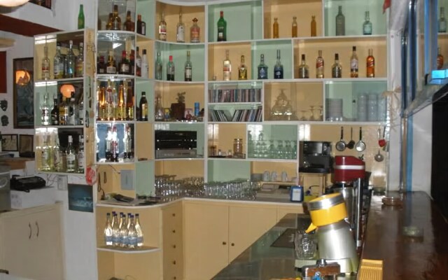 Eleni's Apartments