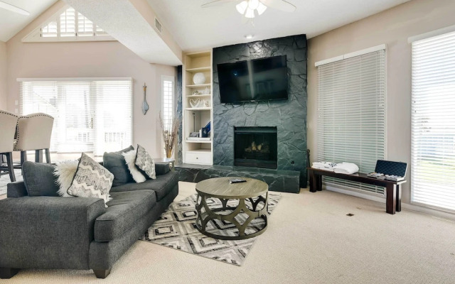 Pet-friendly Galveston Home w/ Wraparound Deck