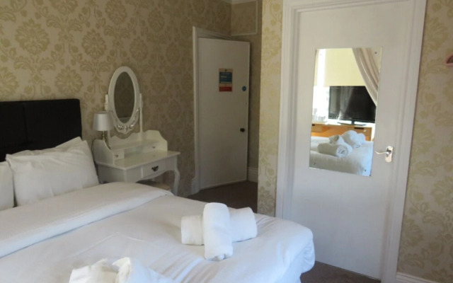 The Queens Arms Hotel