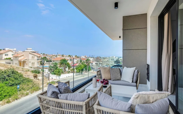 Sanders Elgio - Delightful 2-bdr Apt With Balcony