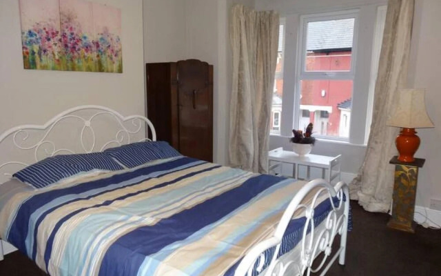 Beautiful 4 Bed House - Great Central Location - Wolverhampton