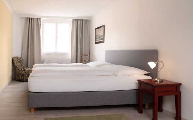 Golden Roof Apartments by Penz