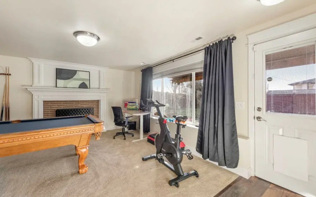 Renton Lakeside Oasis, Lakeview, 4B 2.5B, Spacious