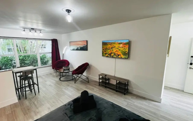 Upper East Side Renovated Studio Free Parking