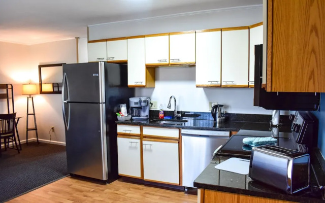 The Central Downtown Inn & Suites