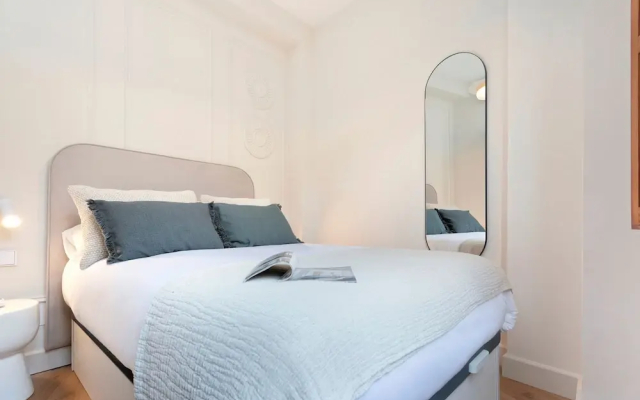 Elegant Stay in Historic Granada Bib Rambla IV