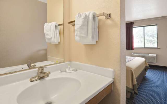 Super 8 by Wyndham Albuquerque West/Coors Blvd