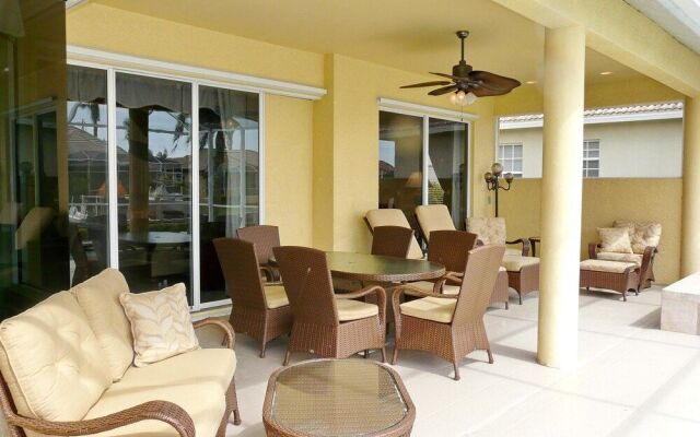 Large Waterfront Home With All-day sun on Pool