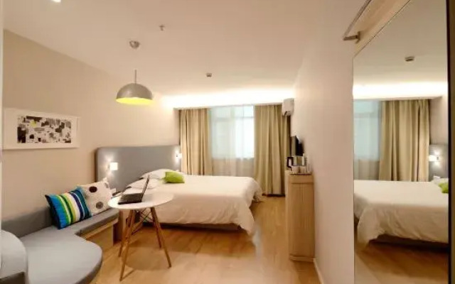 Lanyi Holiday Apartment (Doumen Aoyuan Branch)