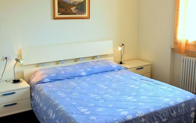 Intriguing Holiday Home in Lazise With Swimming Pool