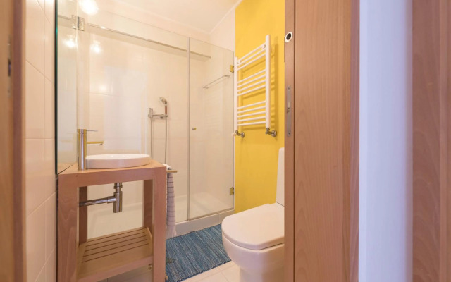 Between River and Sea Porto Apartment