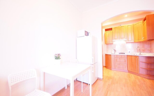 Sutkispb on Griboyedova 57