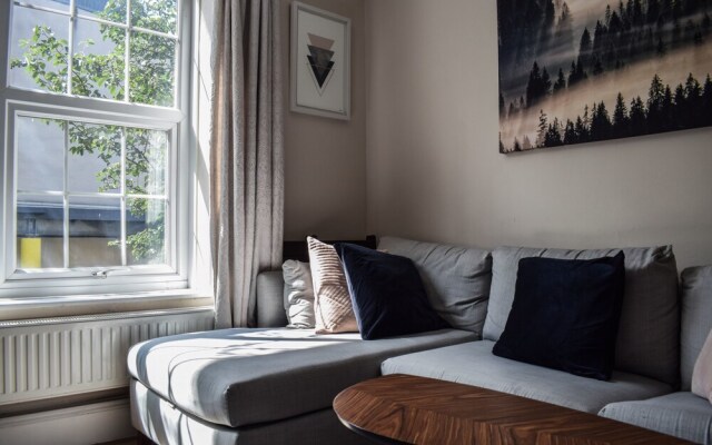 Charming 3 Bedroom Apartment From Cutty Sark