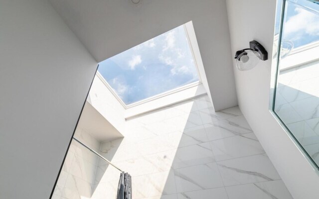 Grand 2BR Loft Garden View