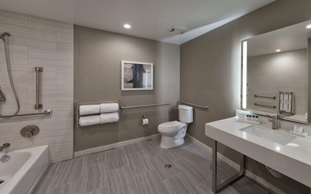 Inn at the Pier Pismo Beach, Curio Collection by Hilton