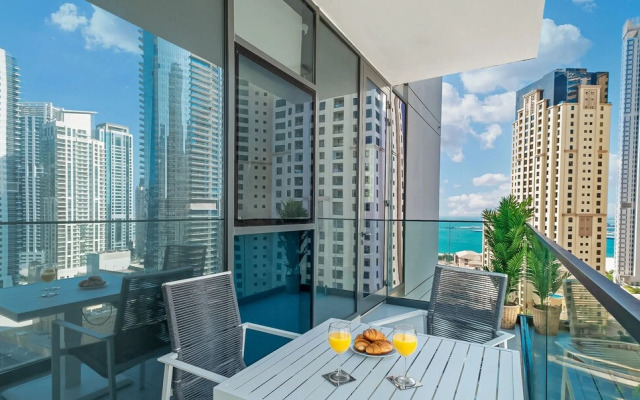 LUX Contemporary Suite Marina View 4