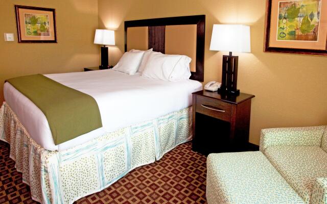 Holiday Inn Express & Suites Chaffee-Jacksonville West by IHG