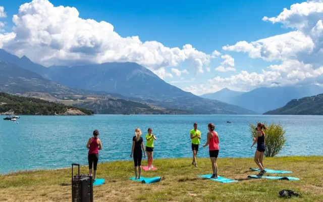 Apartment by Lake Serre-poncon With Pool