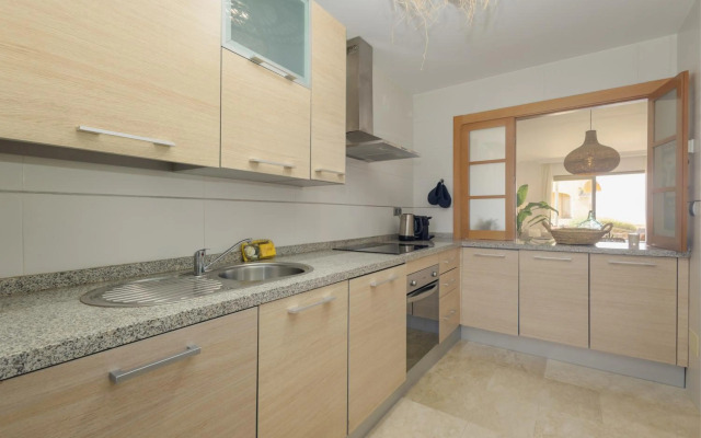 Modern and luxurious holiday home with sea views in Benahavís