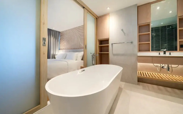 Sea View Chic Design 2BR Karon Condo 16C