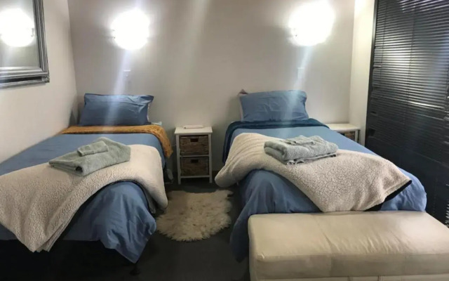 Hibiscus Hideaway - Orewa Holiday Home