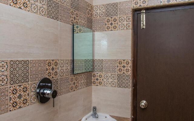 OYO 10522 Varcity Emerald