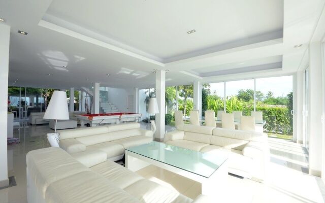 Luxury 5 star beach villa 8 beds