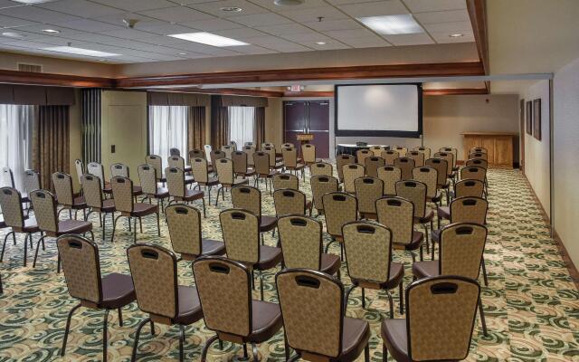 Hampton Inn & Suites Youngstown-Canfield
