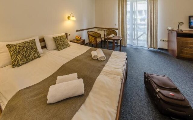 ZimaSnow Ski & Spa Club