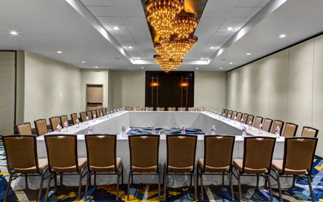 DoubleTree by Hilton Hotel Arlington DFW South