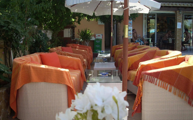 Makis Louvlis Apartments 