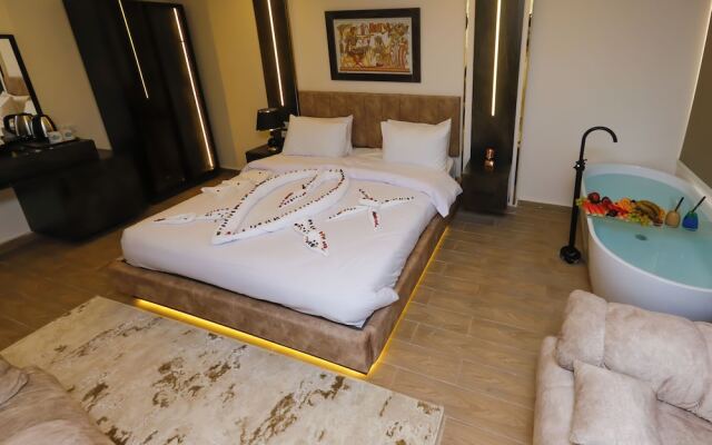Crowne pyramids palace