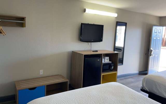 Days Inn by Wyndham San Antonio Southeast/Frost Bank Center