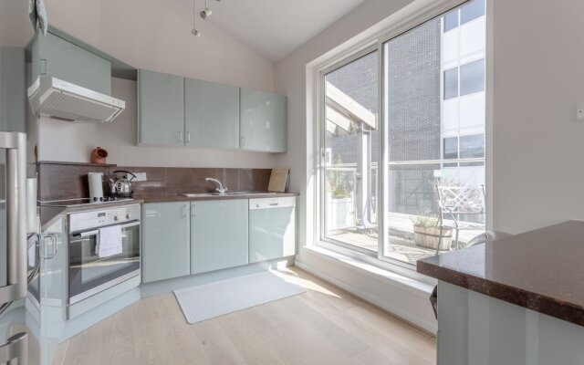 Modern 2 Bedroom Home With a View