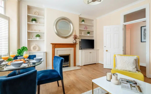 Stylish 3BR 2BA in Mayfair by Hyde Park