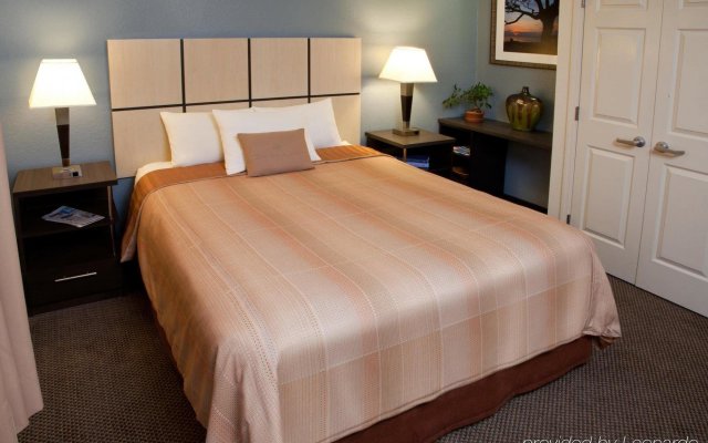 Candlewood Suites Kansas City-Overland Park