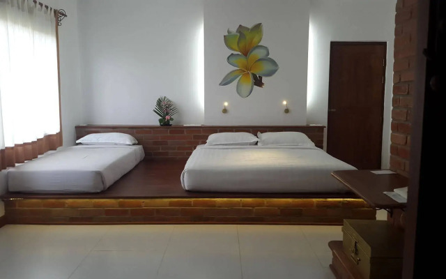 Thanakha Inle Hotel