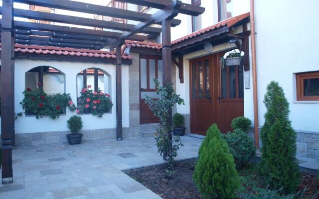 Lili Guest House