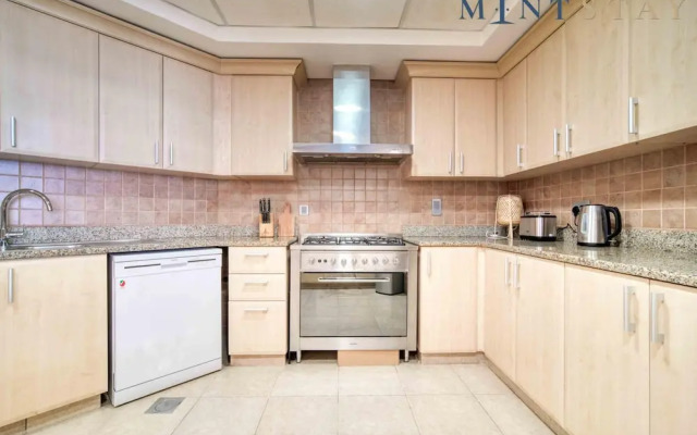 Chic Beachside 3BR Living at the Palm