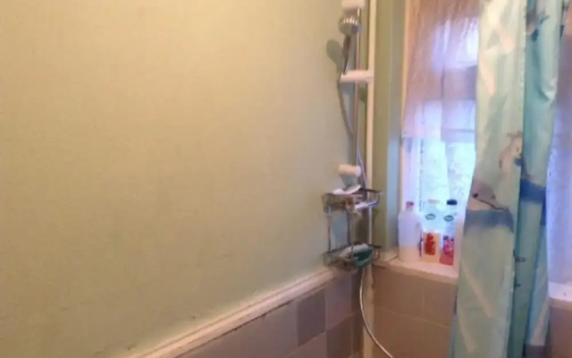 House - Sleeps 5, Private Garden & Free Parking