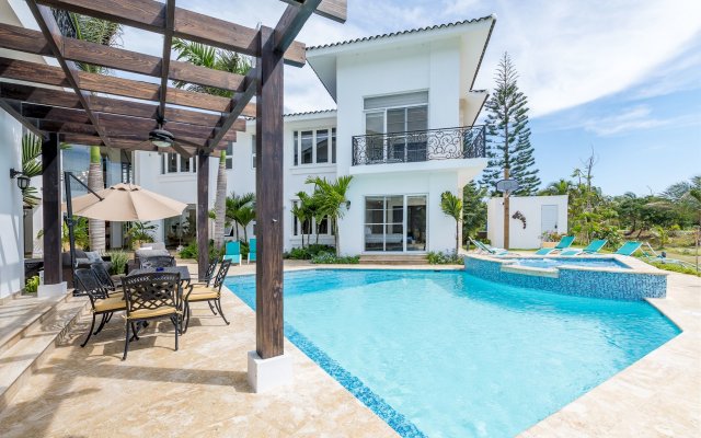 Huge Villa for Large Groups in Bavaro Cocotal - Up to 16 People With Pool Jacuzzi Chef Maid