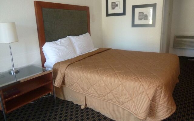 Chestnut Tree Inn Portland Mall 205