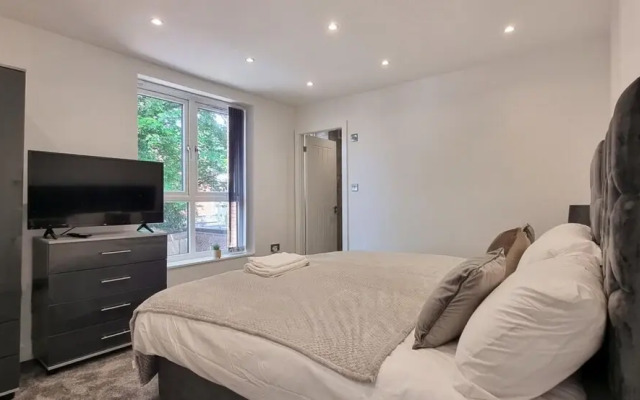 Lovely Modernist 4 Bed House