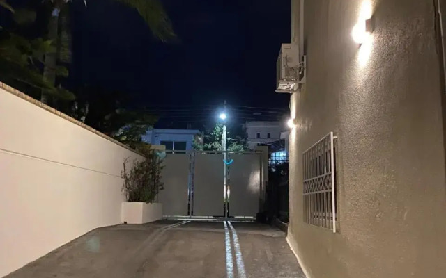 Bright, Cosy Studio close to Glyfada Beach & Center