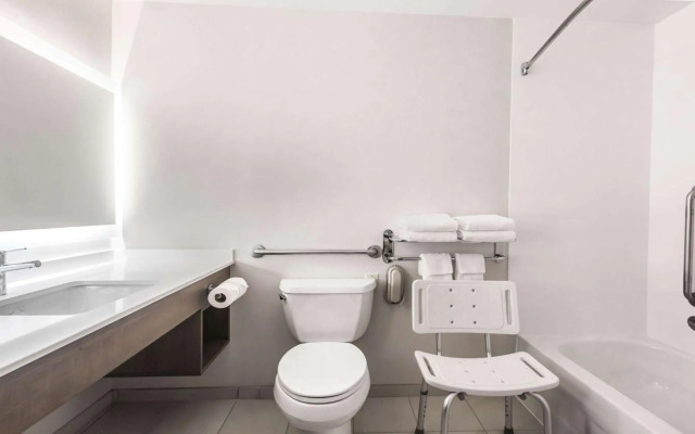 Holiday Inn Express & Suites Regina-South by IHG